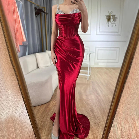 Robe de soirée en satin rouge vin à bretelles spaghetti et fente haute, style arabe saoudien, modèle LA72776, 2025 