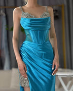 Vestido de noche de satén rojo vino con tirantes finos y abertura alta, estilo saudí, para ocasiones formales (LA72776) 