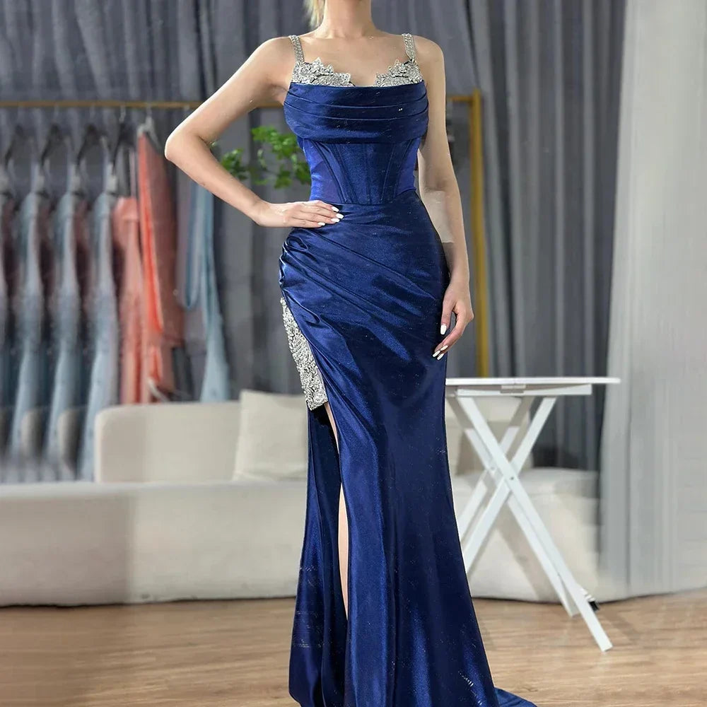 Vestido de noche de satén rojo vino con tirantes finos y abertura alta, estilo saudí, para ocasiones formales (LA72776) 