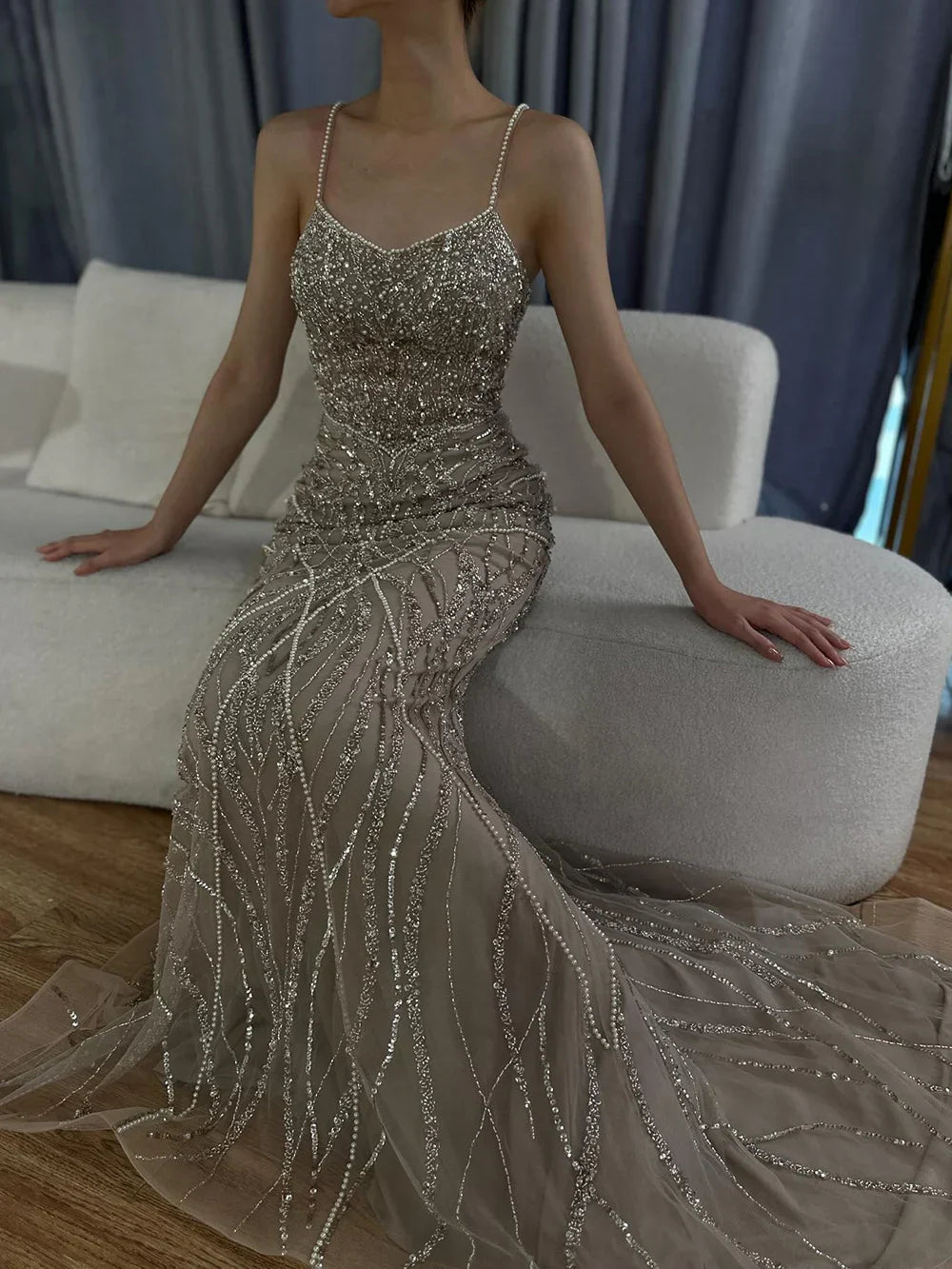 Vestido de noche árabe de sirena con tirantes finos y cuentas color caramelo, modelo LA72733, para ocasiones formales (2025) 