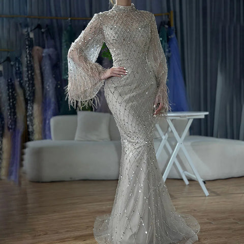 Robe de soirée luxueuse à manches longues et plumes vert sauge LA72394A