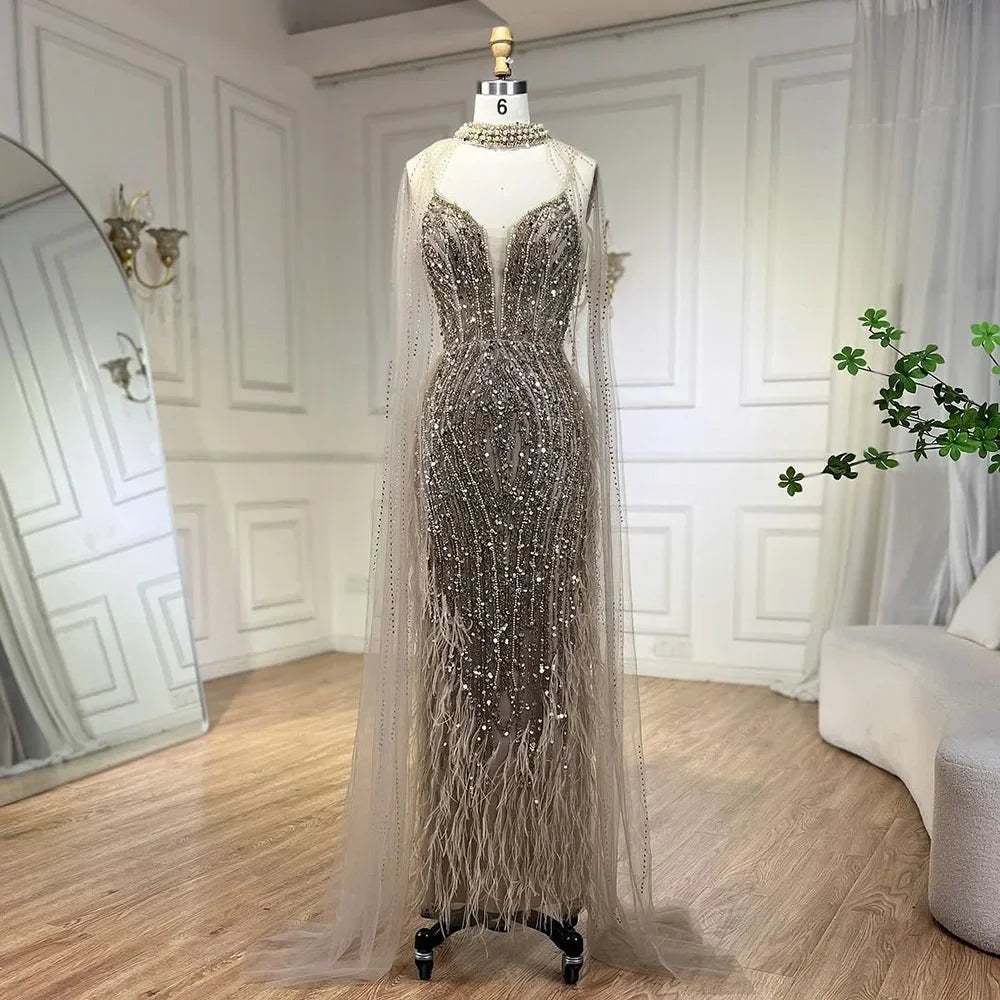Vestidos de fiesta de boda estilo sirena color blanco nude con plumas y mangas tipo capa de lujo (modelo LA72047A) 