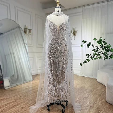 Vestidos de fiesta de boda estilo sirena color blanco nude con plumas y mangas tipo capa de lujo (modelo LA72047A) 