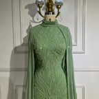 Vestido de noche de lujo para mujer, estilo sirena, color verde salvia, con mangas tipo capa y cuentas, de satén, modelo LA72413 (2025) 