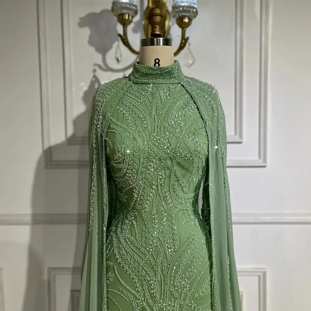 Vestido de noche de lujo para mujer, estilo sirena, color verde salvia, con mangas tipo capa y cuentas, de satén, modelo LA72413 (2025) 