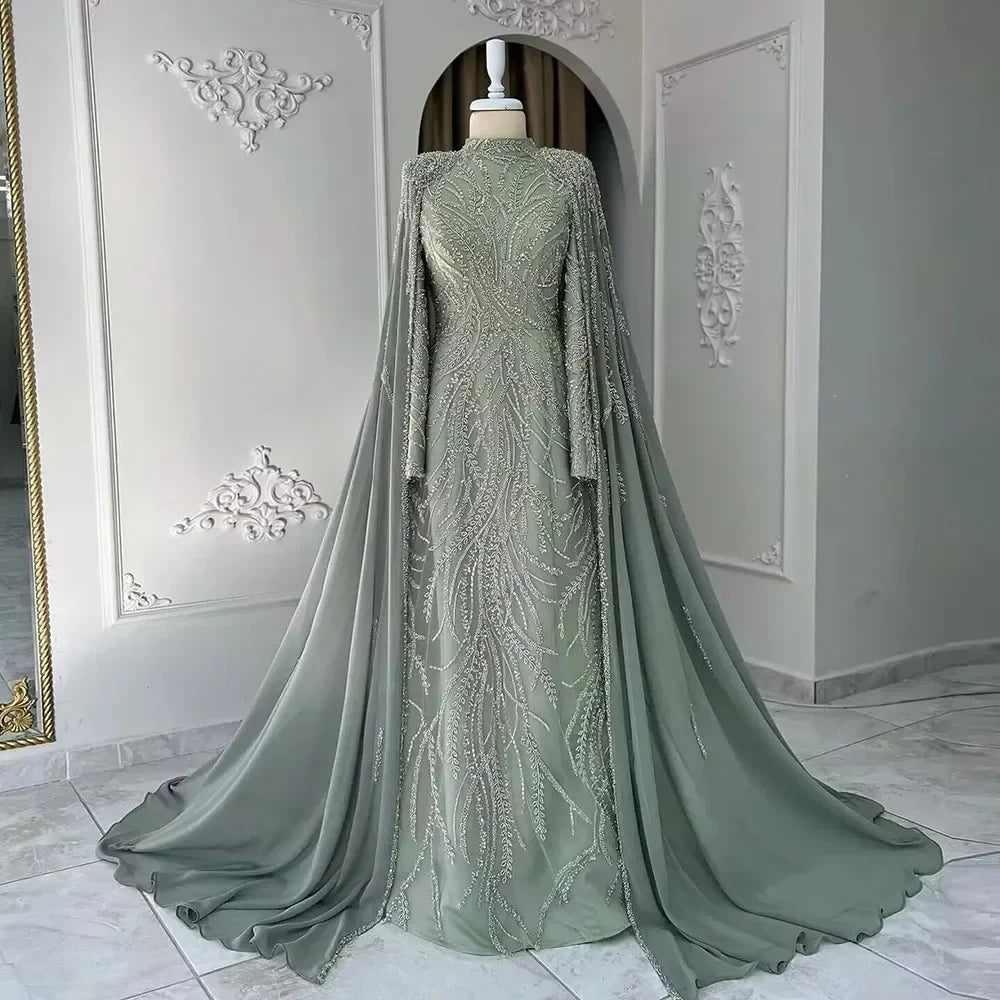 Vestido de noche de lujo para mujer, estilo sirena, color verde salvia, con mangas tipo capa y cuentas, de satén, modelo LA72413 (2025) 