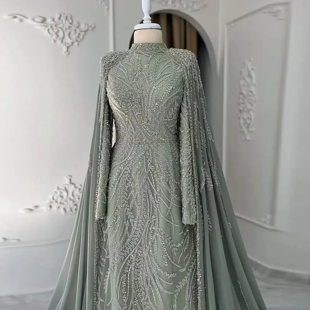 Vestido de noche de lujo para mujer, estilo sirena, color verde salvia, con mangas tipo capa y cuentas, de satén, modelo LA72413 (2025) 