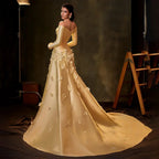 Vestido de noche corte A, satén amarillo Arabia, sin tirantes, con apliques, para ocasiones formales LA72833 