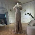 Vestido de noche árabe plateado color nude estilo sirena con cuentas y abertura, ideal para ocasiones formales (modelo LA72481A). 