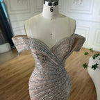 Vestido de noche árabe plateado color nude estilo sirena con cuentas y abertura, ideal para ocasiones formales (modelo LA72481A). 