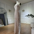 Vestido de noche de sirena con tirantes finos, plumas y cuentas, color blanco nude, estilo árabe, ideal para ocasiones formales (LA72823) 