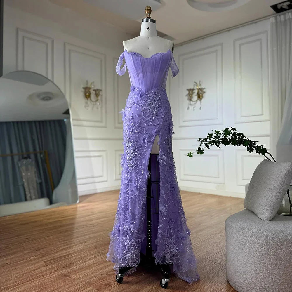 Vestido de noche saudí de tul con corsé, hombros descubiertos, escote asimétrico y abertura alta, color lila, modelo LA72874 (2025) 