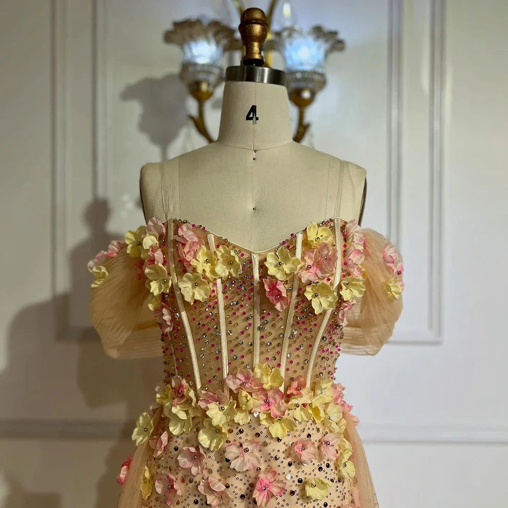 Vestido de noche tipo corsé con hombros descubiertos, estampado floral color nude y cuentas, con sobrefalda, ideal para ocasiones formales (LA72861) 