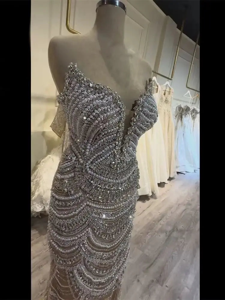 Vestido de noche color nude plateado con cuentas y brillantes adornos de cristal para ocasiones formales LA72900 
