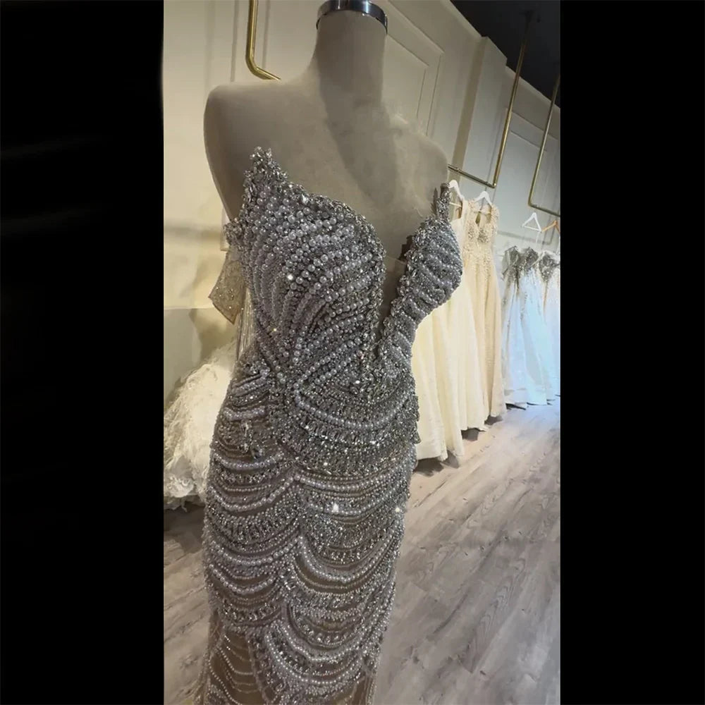 Vestido de noche color nude plateado con cuentas y brillantes adornos de cristal para ocasiones formales LA72900 