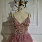 Vestido de noche rosa con tirantes finos, corpiño con cuentas y falda de tul en capas para ocasiones formales LA72893 