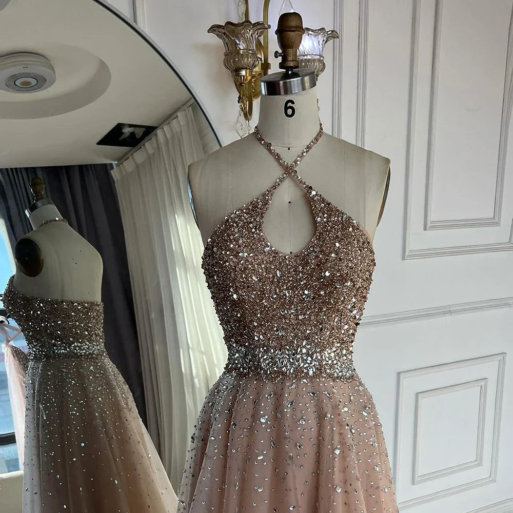 Vestido de noche de corte A, tul con cuentas y escote halter color caramelo, estilo árabe saudí, modelo LA72863 (2025)