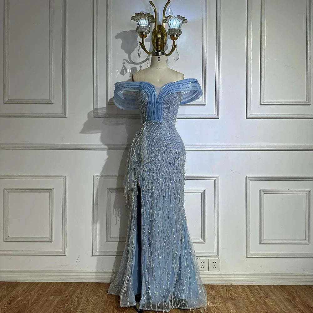 Vestido de noche de sirena con hombros descubiertos, escote barco y abertura lateral, color azul saudí, con cuentas, ideal para ocasiones formales (LA72867) 