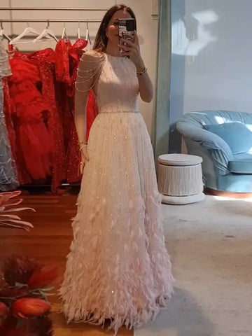 Robe de soirée de luxe saoudienne à plumes roses, coupe trapèze, ornée de perles, pour une occasion formelle, LA72721, 2025 