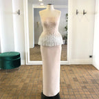 Vestido de noche árabe de sirena sin tirantes, color rosa nude, con borlas y cuentas, estilo saudí, modelo LA72804 (2025) 