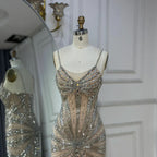 Vestido de noche de sirena con tirantes finos y cuentas plateadas color nude, modelo LA72803, ideal para ocasiones formales (2025). 