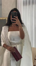 Vestido de noche árabe blanco de satén estilo sirena con capa larga para ocasiones formales LA72825 