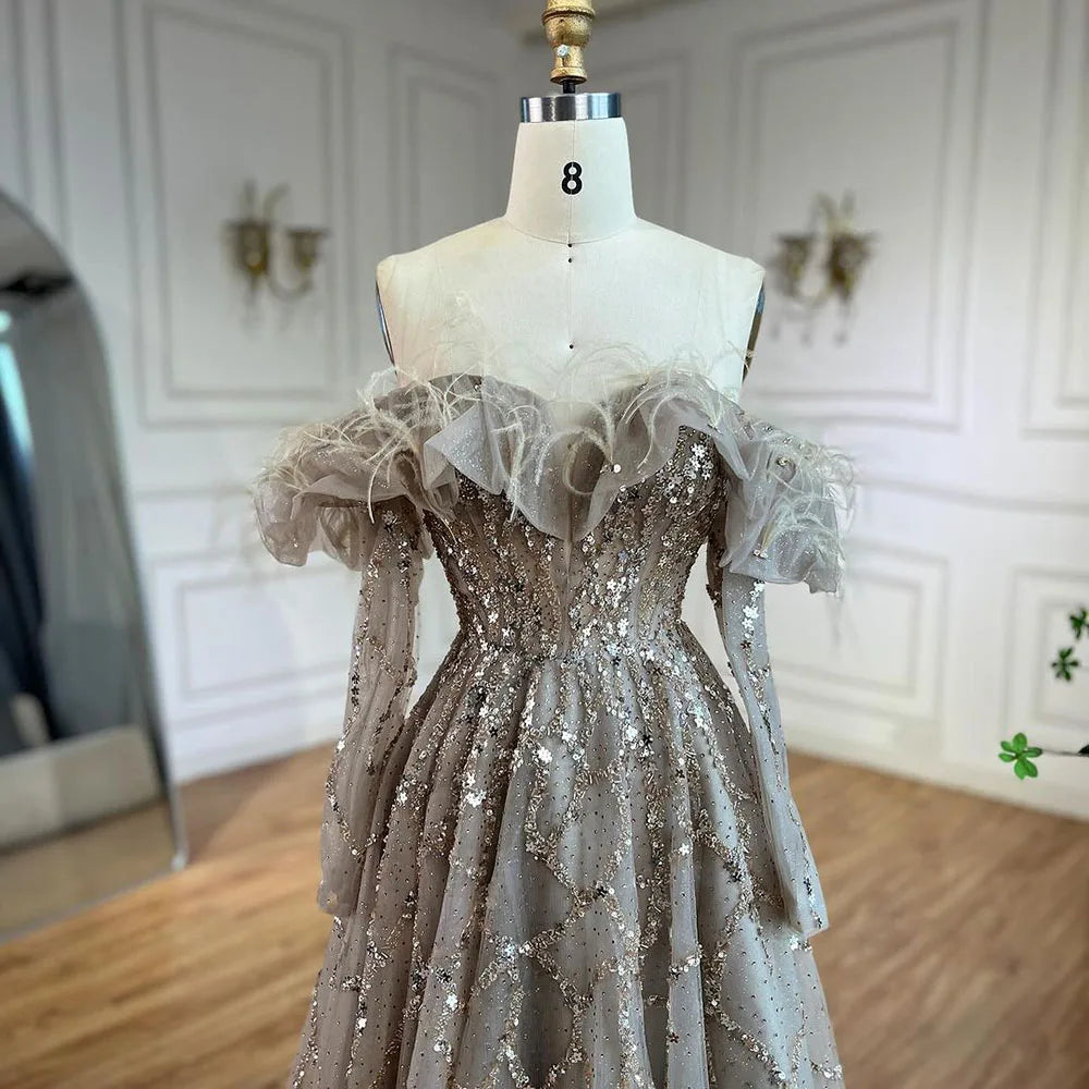 Vestido de noche elegante Arabia Caramel corte A con cuentas y plumas brillantes para mujer, ideal para bodas y fiestas (2025) LA71328A 