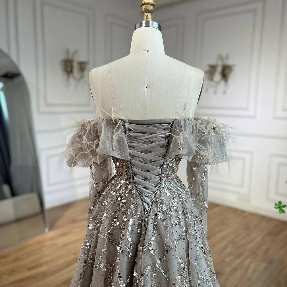 Vestido de noche elegante Arabia Caramel corte A con cuentas y plumas brillantes para mujer, ideal para bodas y fiestas (2025) LA71328A 