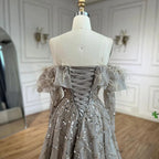 Vestido de noche elegante Arabia Caramel corte A con cuentas y plumas brillantes para mujer, ideal para bodas y fiestas (2025) LA71328A 