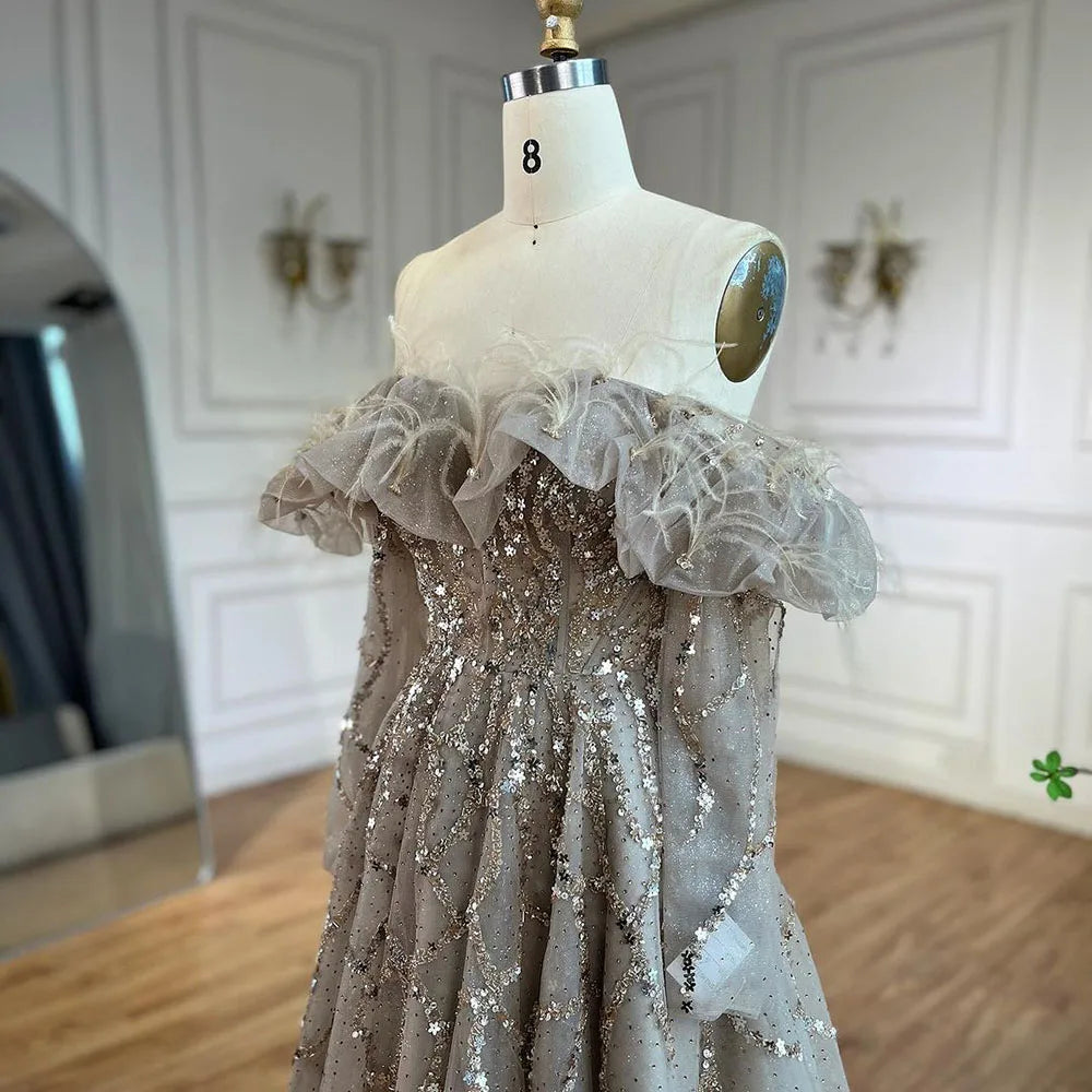Vestido de noche elegante Arabia Caramel corte A con cuentas y plumas brillantes para mujer, ideal para bodas y fiestas (2025) LA71328A 