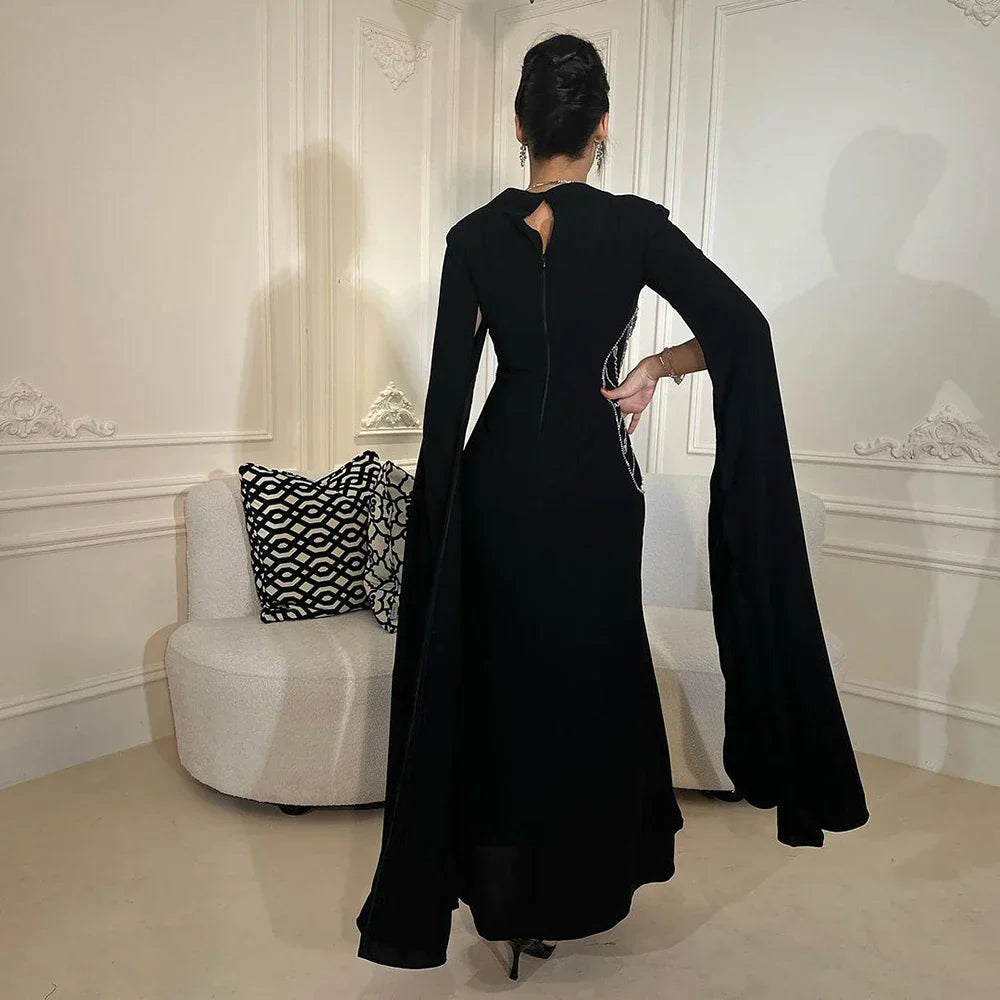 Vestido de noche de lujo estilo sirena, elegante, con mangas capa, bordado en satén y cuentas, estilo árabe, ideal para fiestas y eventos en Dubái (LA72461) 