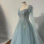 Vestido de noche de lujo saudí, corte A, estilo árabe, con plumas, mangas tipo capa y cuentas. Ideal para ocasiones formales. Modelo LA71782A (2025). 