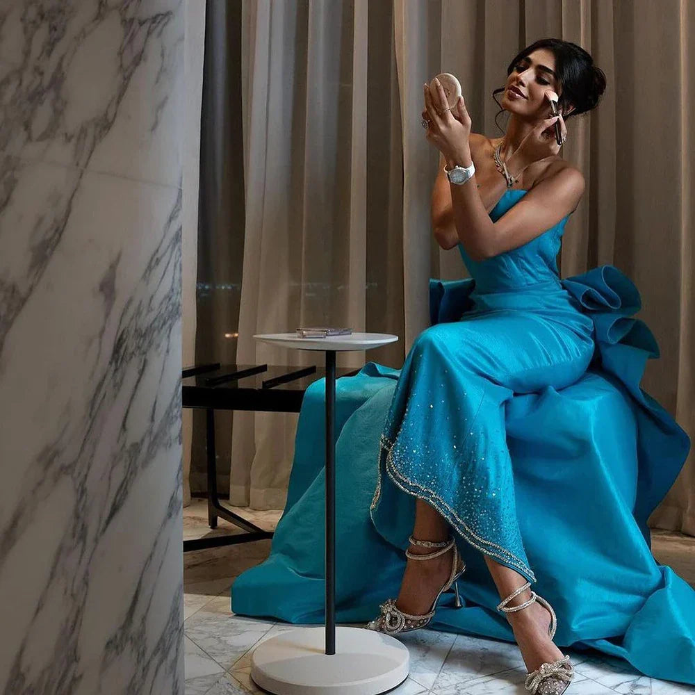Vestidos de noche elegantes de sirena azul árabe hasta la rodilla, sin tirantes, con cuentas, para mujer, para bodas y fiestas 2025 LA72485 
