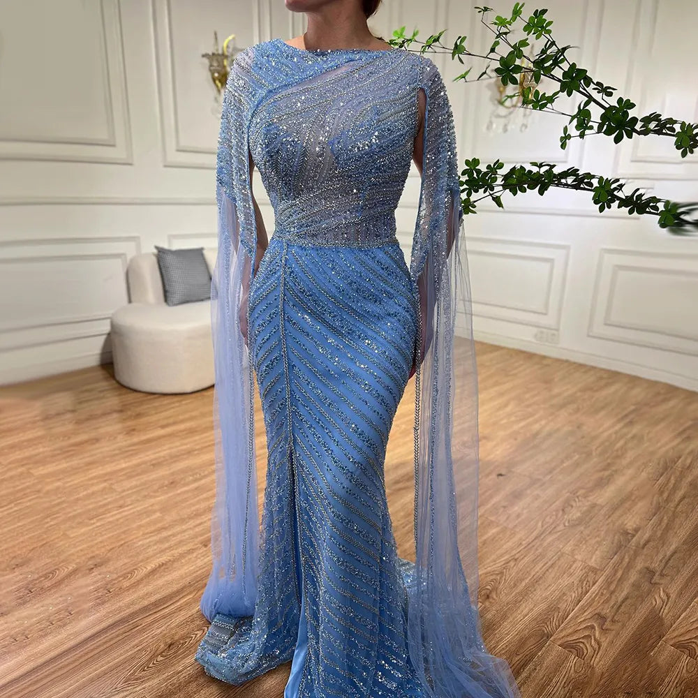 Vestido de noche elegante de sirena azul árabe con mangas tipo capa, abertura y cuentas, ideal para bodas y fiestas (2025) LA72084 
