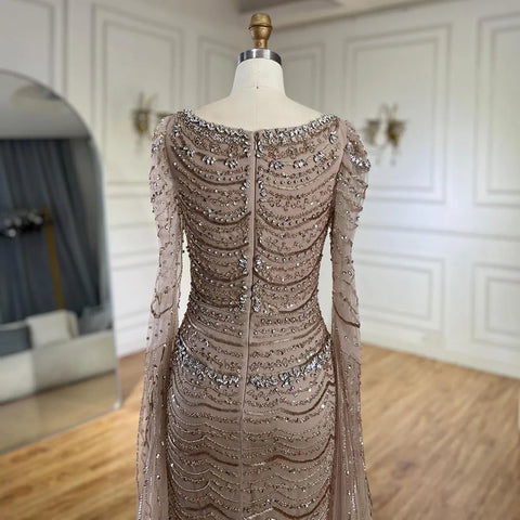 Vestido de noche de lujo color caramelo con cuentas y manga tipo capa LA72604