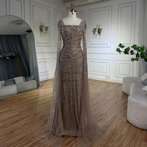 Vestido de noche de lujo color caramelo con cuentas y manga tipo capa LA72604