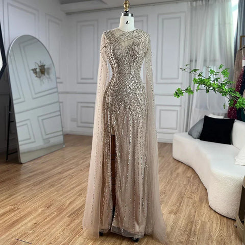 Vestidos de noche estilo sirena, elegantes, con mangas tipo capa, color nude, estilo árabe, inspirados en Dubái. Vestidos de lujo con cuentas para mujer, ideales para fiestas. Modelo LA71429B (2025). 