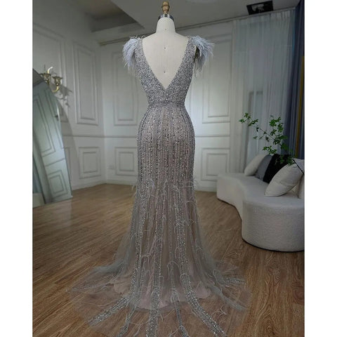 Robe de soirée sirène grise nude, col en V, élégante, avec plumes et perles, pour femme, idéale pour une fête de mariage, modèle LA72184, 2025 