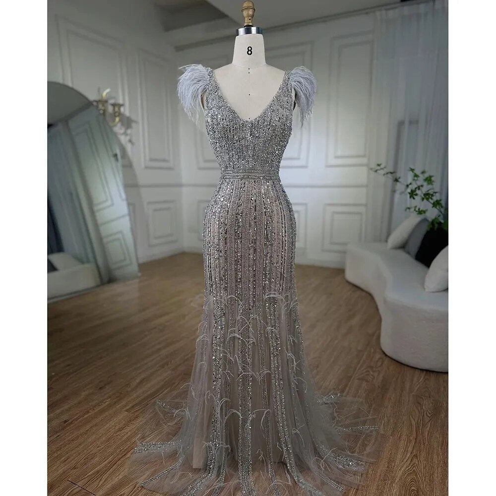 Robe de soirée sirène grise nude, col en V, élégante, avec plumes et perles, pour femme, idéale pour une fête de mariage, modèle LA72184, 2025 
