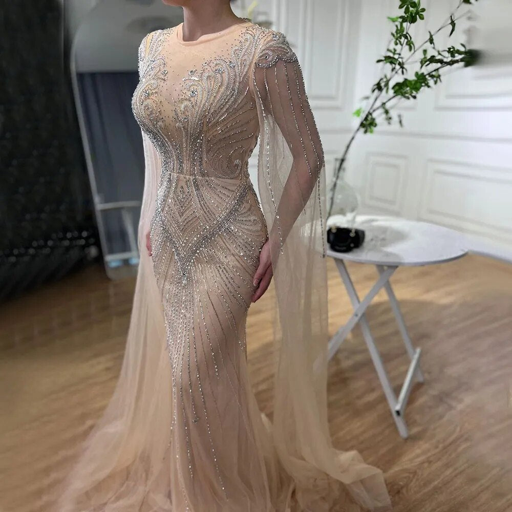 Vestidos de noche elegantes con cuentas, estilo sirena, color nude, con mangas tipo capa, de inspiración árabe. Vestidos de lujo para mujer, ideales para bodas y fiestas. Colección 2025. LA72165 