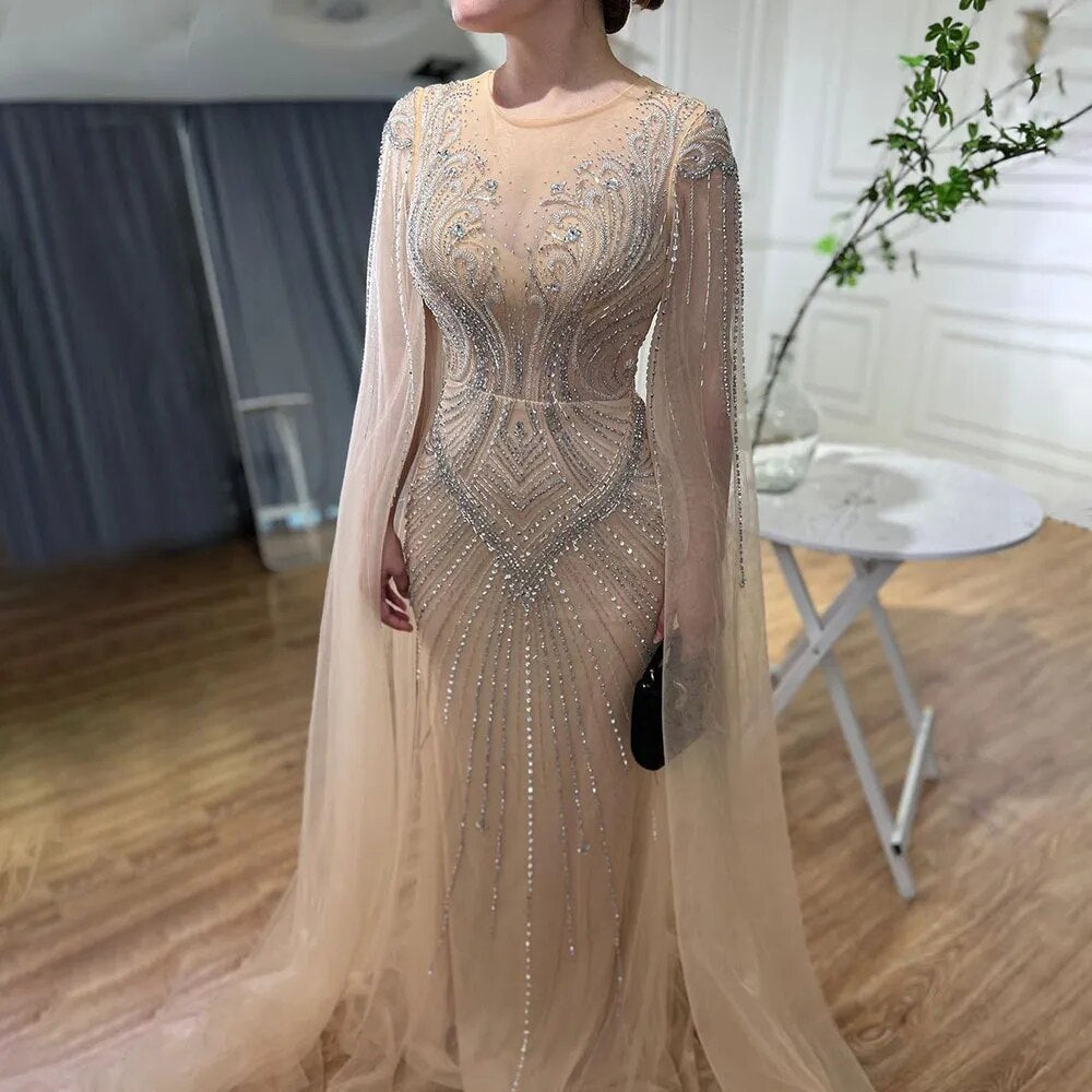 Vestidos de noche elegantes con cuentas, estilo sirena, color nude, con mangas tipo capa, de inspiración árabe. Vestidos de lujo para mujer, ideales para bodas y fiestas. Colección 2025. LA72165 