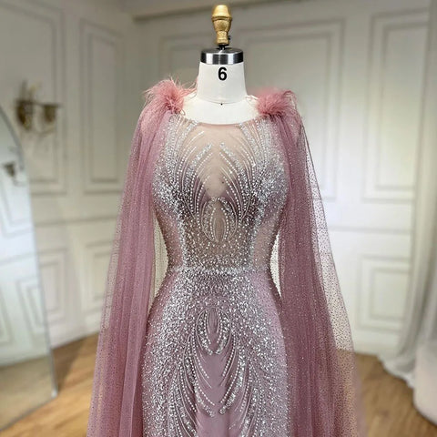 Robe de soirée sirène rose arabe avec plumes élégantes et luxueuses, manches cape perlées, pour soirée femme 2025 LA71709A 