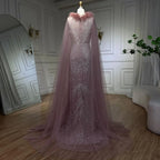 Vestido de noche árabe rosa estilo sirena con elegantes mangas tipo capa con plumas y cuentas para mujer, ideal para fiestas (2025) LA71709A 
