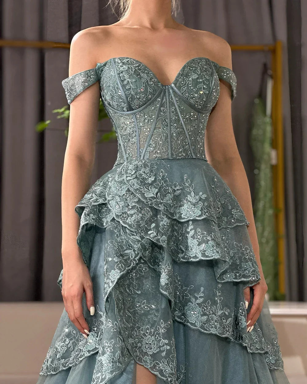 Vestido de noche árabe turquesa con tirantes, falda escalonada con cuentas y abertura frontal para ocasiones formales 2025 LA72593A 