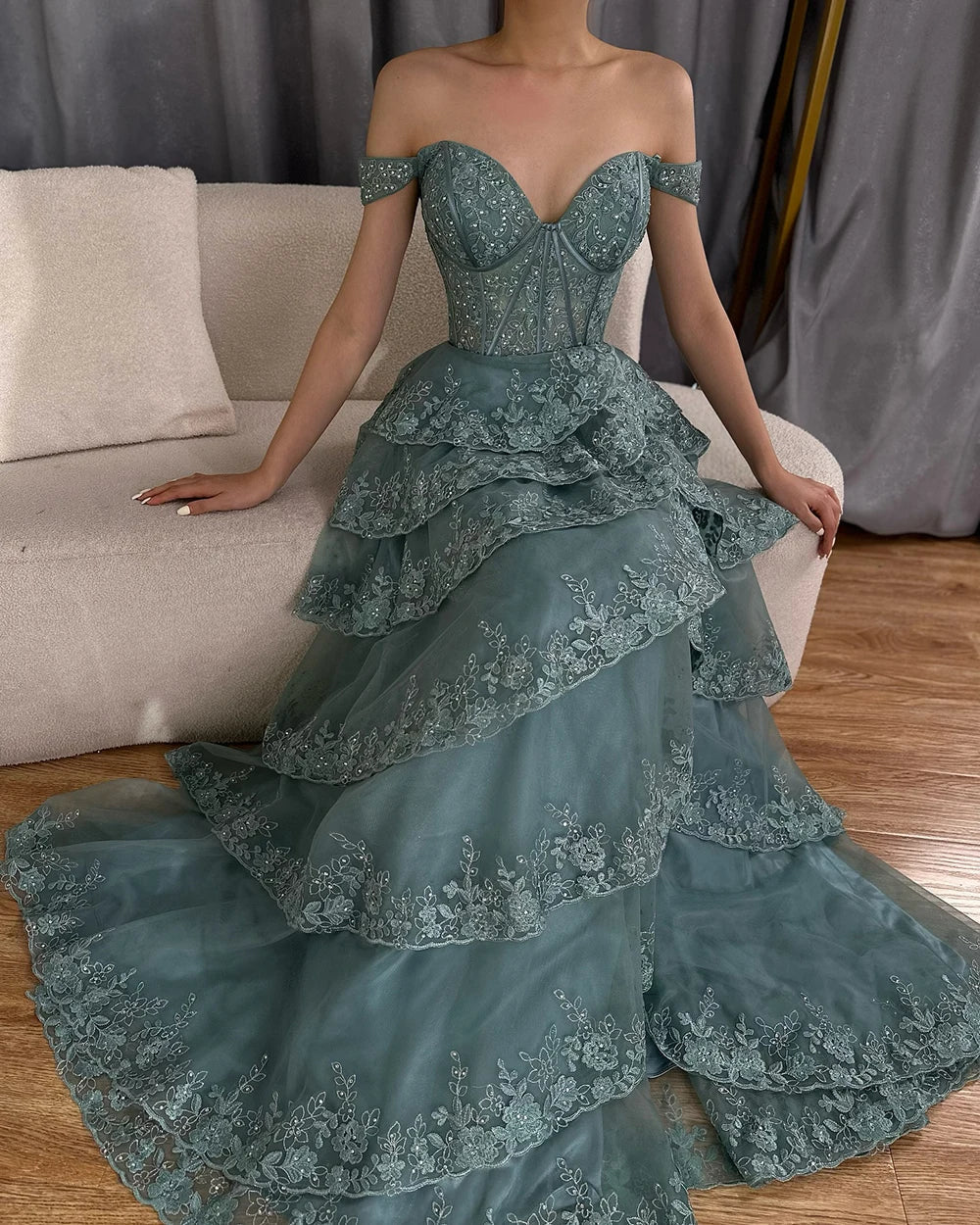 Vestido de noche árabe turquesa con tirantes, falda escalonada con cuentas y abertura frontal para ocasiones formales 2025 LA72593A 