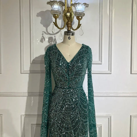 Vestido de noche de lujo blanco con plumas y mangas tipo capa LA72160