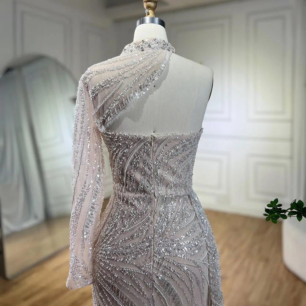 Robe de soirée élégante style sirène, asymétrique épaule dénudée, blanche et nude, avec perles, style arabe, pour femme, modèle LA72196, 2025 