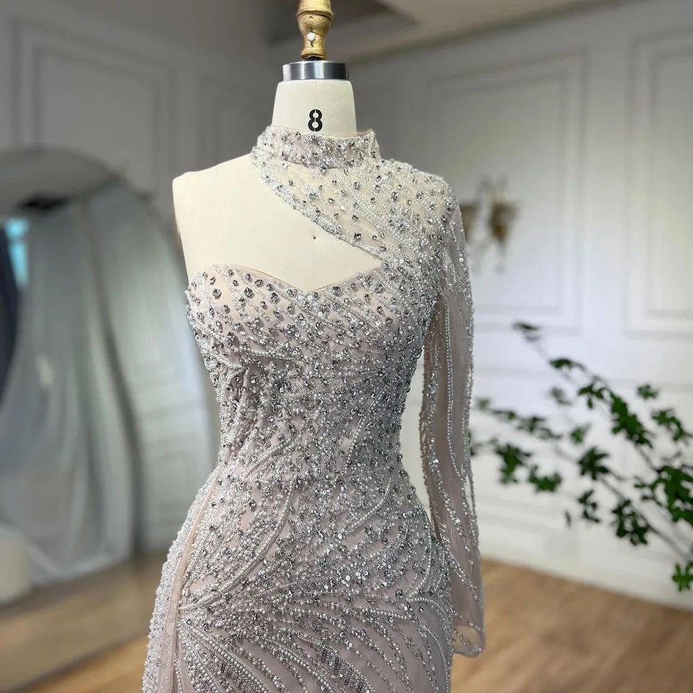 Robe de soirée élégante style sirène, asymétrique épaule dénudée, blanche et nude, avec perles, style arabe, pour femme, modèle LA72196, 2025 