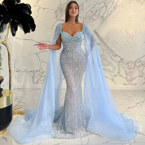 Vestido de noche de sirena azul árabe de lujo con cuentas y mangas tipo capa LA71715 