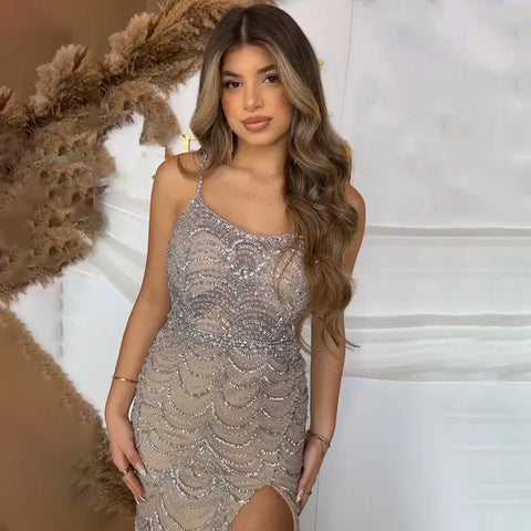 Robe de soirée sirène élégante en lilas à bretelles spaghetti fendues et perles, tenue de soirée de luxe arabe, pour une occasion formelle, 2025 LA72109 